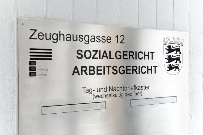 Bild zeigt Tag- und Nachtbriefkasten des Arbeitsgerichts Ulm Bild zeigt Tag- und Nachtbriefkasten des Arbeitsgerichts Ulm